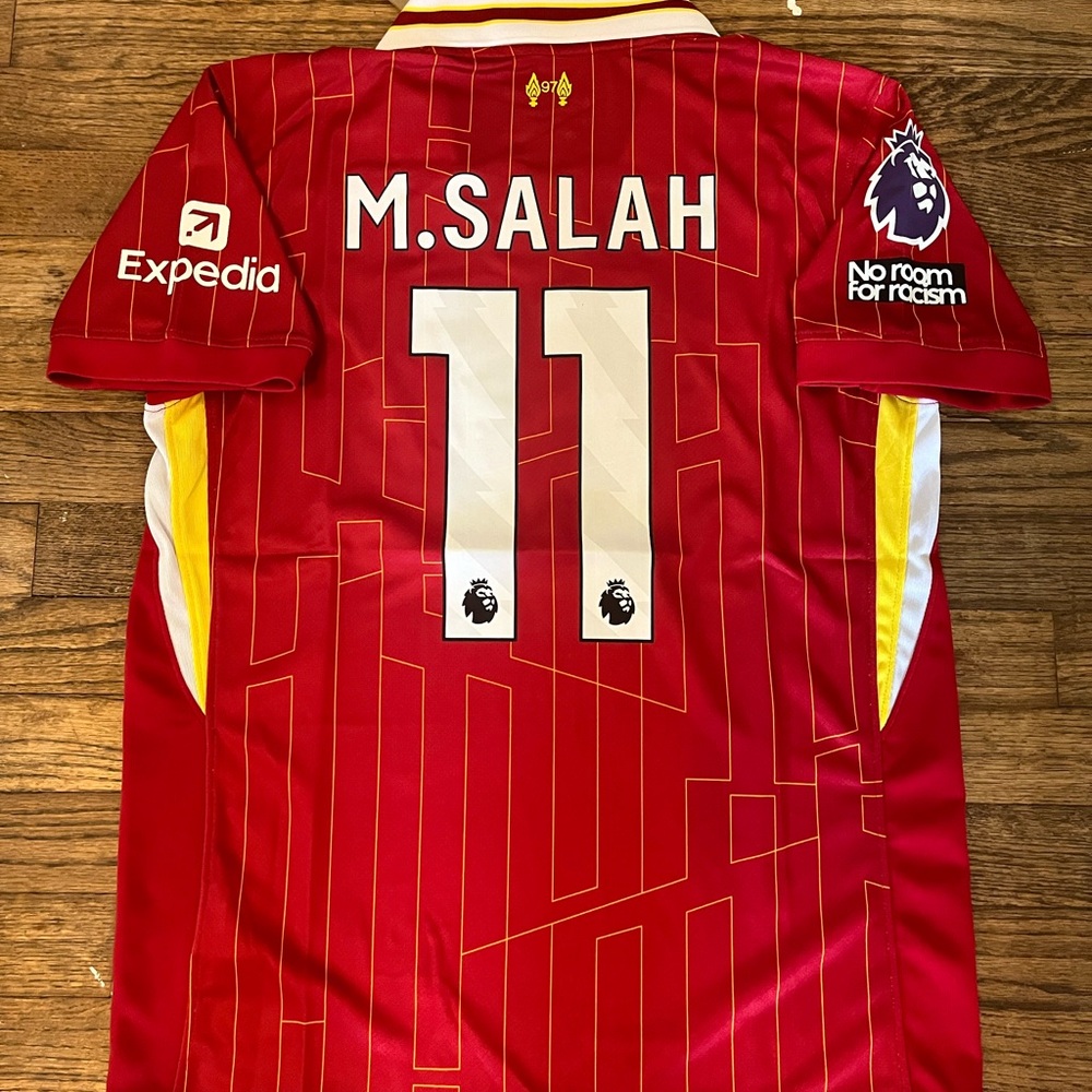 Liverpool 2024/2025 Home Soccer Jersey - Picture 4 of 8